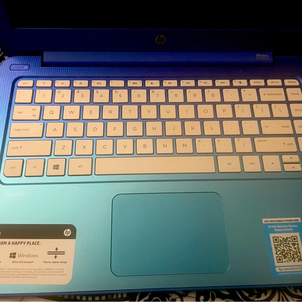 2 HP LAPTOPS - parts only both turn on and in great condition